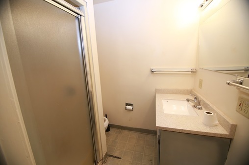 456-A Lowes - Bathroom